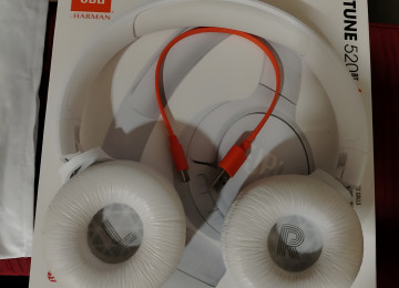 🎧 JBL Tune 520BT — Premium Simsiz Qulaqlıq Vəziyyət: Cəmi 1