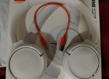 🎧 JBL Tune 520BT — Premium Simsiz Qulaqlıq Vəziyyət: Cəmi 1