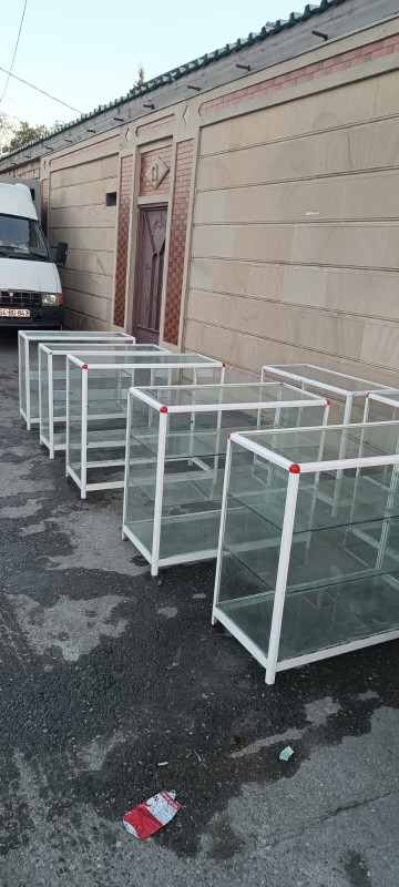 Şüşə vitrinlər biri 25 azn. Ünvan Sabunçu. İlhamə2829