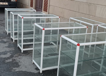 Şüşə vitrinlər biri 25 azn. Ünvan Sabunçu. İlhamə2829