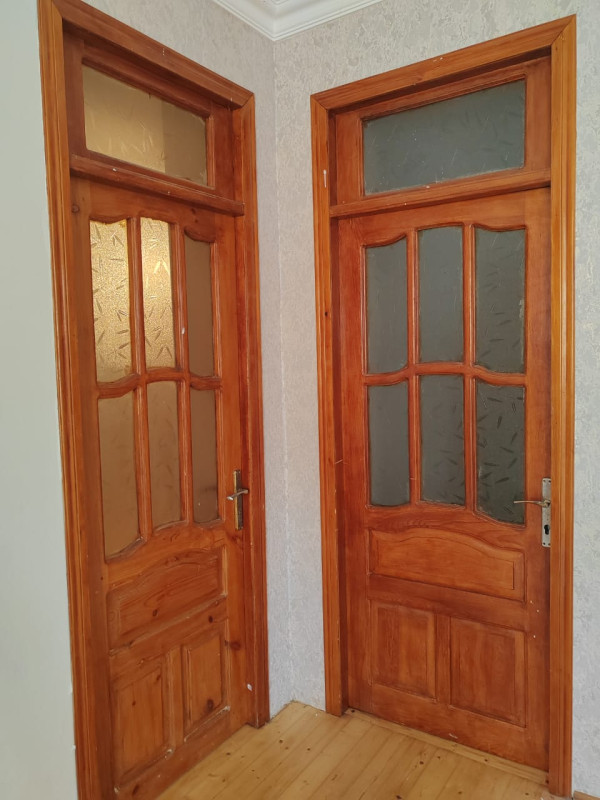 Fıstıg ağacından qapılar 3 ədəddir. Hamısı birgə 100 azn