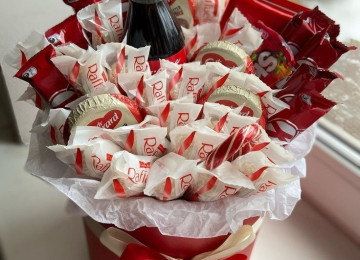 Kinder sebeeri sifarişlə istənilən dizaynda hazırlanır.Əziz