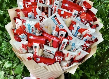 Kinder hədiyyə buketleri sifarişlə istənilən dizaynda