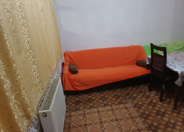 Yasamal rayonu 1ci Alatavada 2 otaqli ev kirayə verilir.Ev