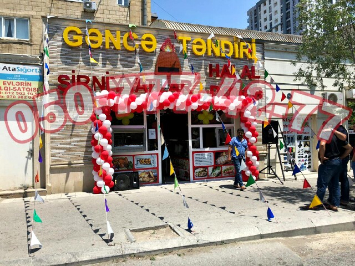 Bayraglar. Açılış bayraqları. Bayraq reklam. Uch kunc