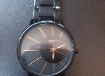 Ouu qol saatları təcili satılır qiyməti 10manatdi isdəyən