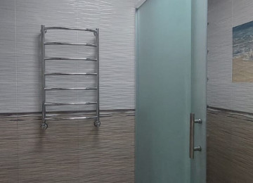 Сдаётся светлая трёхкомнатная квартира в пятиэтажном доме.