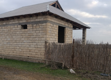 12 sot torpaq sahesi uzerinde tikili tecili satilir... Real