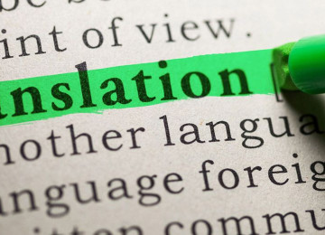 Peşəkar tərcüməçi tərəfindən tərcümə xidməti göstərilir.