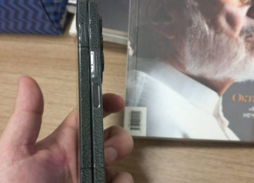 Salam. Z fold 4 Telefon ideal veziyyetdedir.ust terefi ve