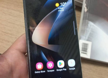 Salam. Z fold 4 Telefon ideal veziyyetdedir.ust terefi ve