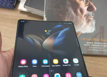 Salam. Z fold 4 Telefon ideal veziyyetdedir.ust terefi ve