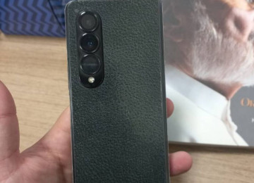 Salam. Z fold 4 Telefon ideal veziyyetdedir.ust terefi ve