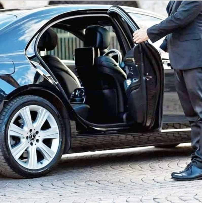 Salam sürücü işi axtarıram avtomobil iş verən şəxs