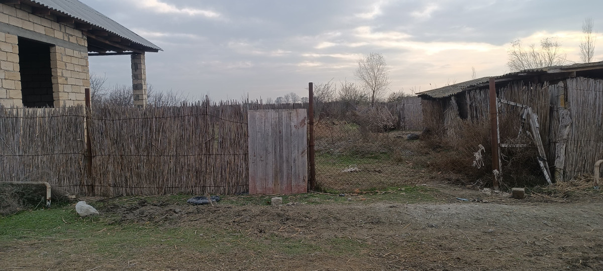 Sabirabad rayonu, Qaratoğay kendinde 12 sot torpaq sahesi
