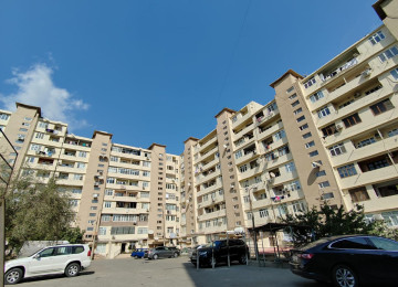 Xətai rayonu General Mehmandarov küçəsində Bizim marketin