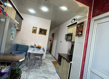 Xətai rayonu General Mehmandarov küçəsində Bizim marketin