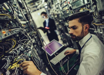 Komputer Servis ●Serverlerin yığılması və idarə edilməsi