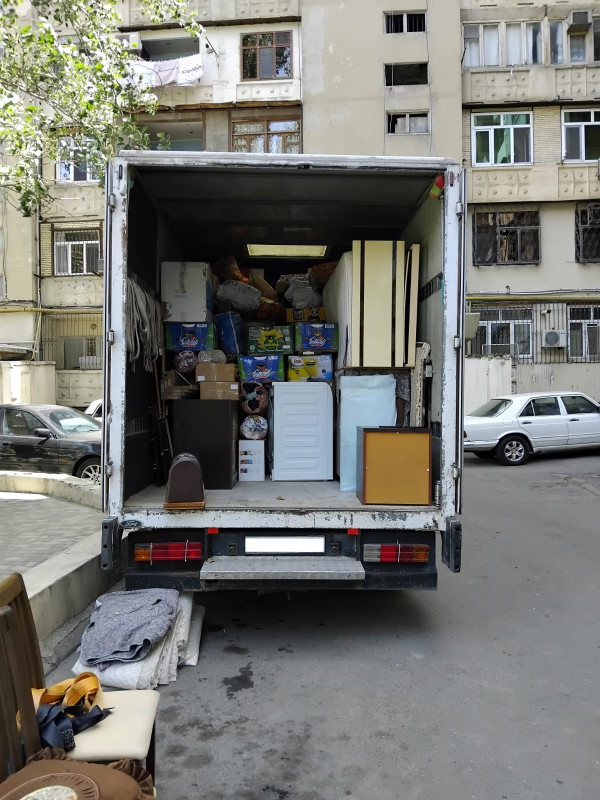 Yuk dasima. Yük daşıma. Bag evlerinin kocurulmesi. bina evi