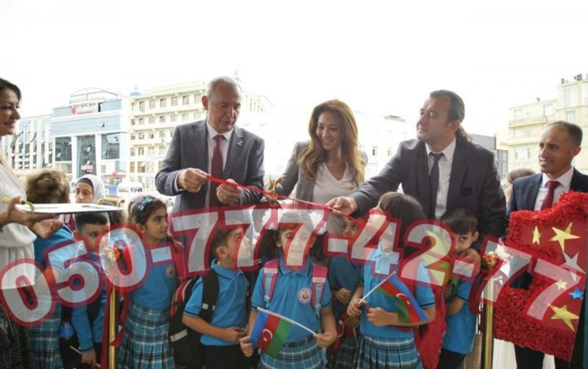 Lent açılış dəsti. Qırmızı lent kəsilmə. Acilis dest icare.