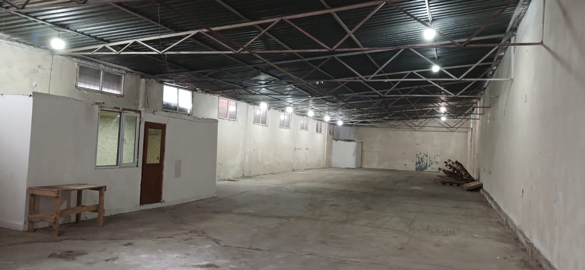 Babək pr.də Az-qaz Azpetrolla üzbəüz anbarlar icarəyə