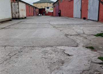 Babək pr.də Az-qaz Azpetrolla üzbəüz anbarlar icarəyə