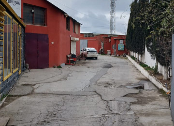 Babək pr.də Az-qaz Azpetrolla üzbəüz anbarlar icarəyə