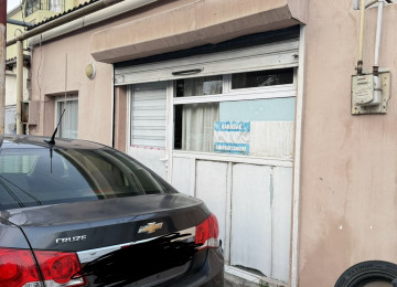 Milli Qvardiya ilə üzbəüz yerləşir. Nəsimi və Azadlıq