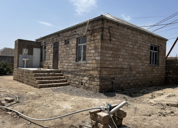 TƏCİLİ SATILIR . ŞƏXSİ EVİMDİR . Yeni Tikilidir . Tikilişdə