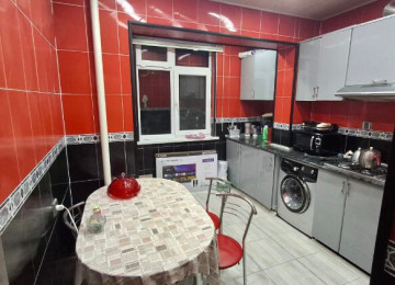 Xətai rayonu Neapol dairəsi Əhmədli metrosu yaxınlığında 9