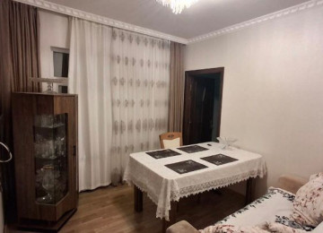 Xətai rayonu Neapol dairəsi Əhmədli metrosu yaxınlığında 9