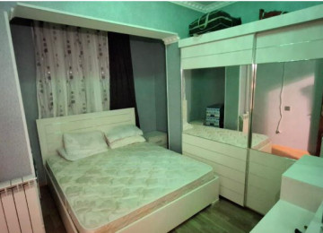 Xətai rayonu Neapol dairəsi Əhmədli metrosu yaxınlığında 9