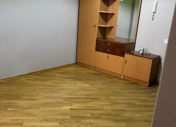 Memar Əcəmi metrosuna, və Moskva univermagının yaxınlıgında