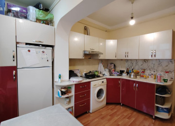 Əhmədli metrosuna 7-8 dəqiqəlik məsafədə, Məzahir Rüstəmov