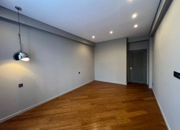 Təbriz küçəsi, Bakı Kongres Mərkəzin yanında. Diqqətinizə