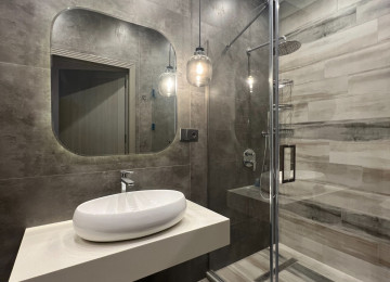 Təbriz küçəsi, Bakı Kongres Mərkəzin yanında. Diqqətinizə