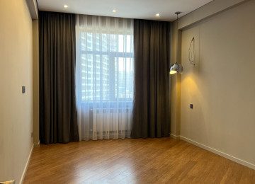 Təbriz küçəsi, Bakı Kongres Mərkəzin yanında. Diqqətinizə