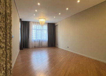 Təbriz küçəsi, Bakı Kongres Mərkəzin yanında. Diqqətinizə