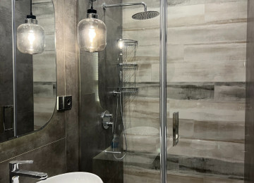 Təbriz küçəsi, Bakı Kongres Mərkəzin yanında. Diqqətinizə