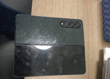 Salam. Z fold 4 Telefon ideal veziyyetdedir.ust terefi ve