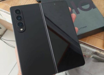 Salam. Z fold 4 Telefon ideal veziyyetdedir.ust terefi ve