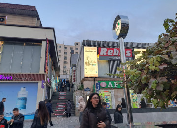 Nizami rayonu Neftcilər metrosunun çıxışı, Qara Qarayev