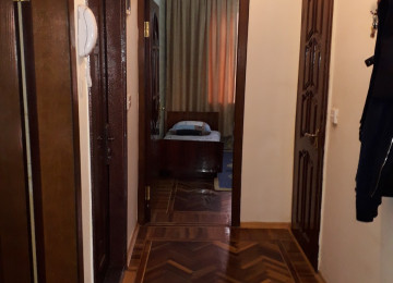 Nizami rayonu Neftcilər metrosunun çıxışı, Qara Qarayev