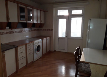 Nizami rayonu Neftcilər metrosunun çıxışı, Qara Qarayev