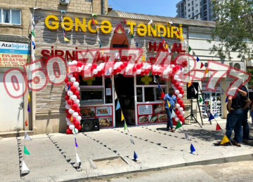 Bayrağ dekor. Açılış bayraqları. Bayraq reklam. Uch kunc