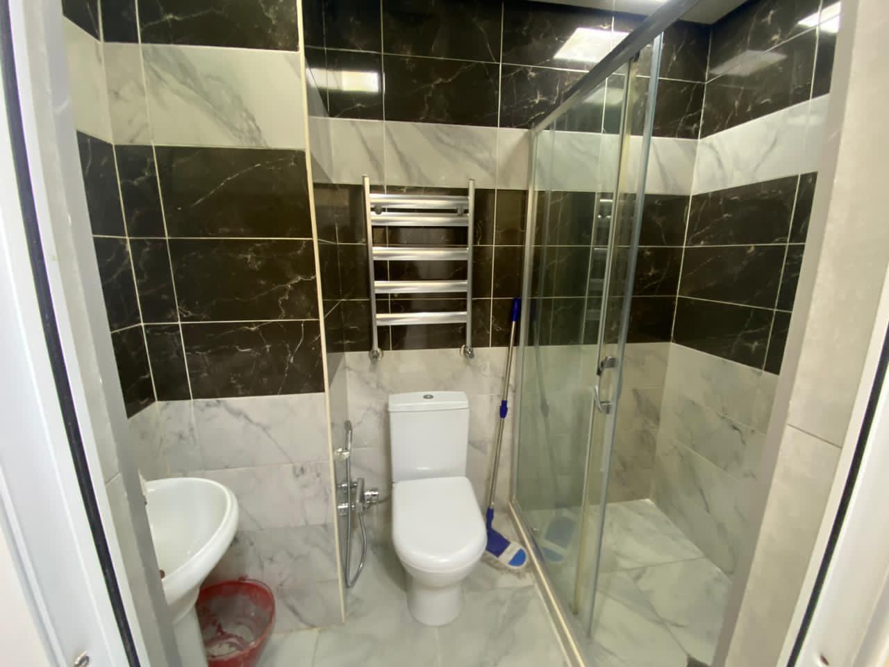 145.000 Azn....Nizami rayonu Qara Qarayev metrosuna 7-8