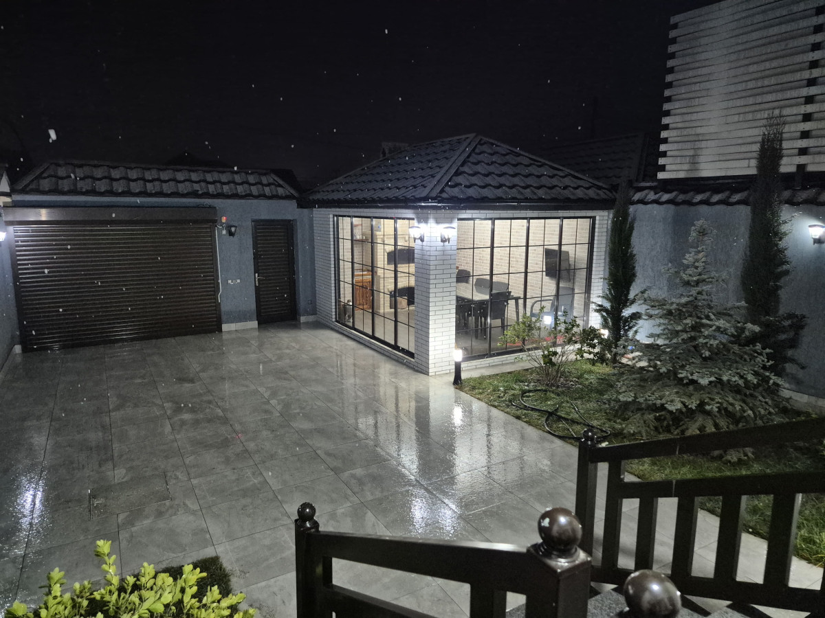 Qusarda Şahdağa gedən yolun &uuml;st&uuml;ndə villa