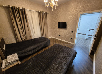 Qusarda Şahdağa gedən yolun &uuml;st&uuml;ndə villa