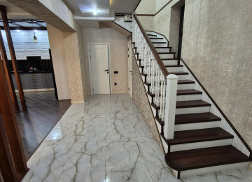 Qusarda Şahdağa gedən yolun &uuml;st&uuml;ndə villa