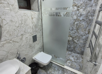 Qusarda Şahdağa gedən yolun &uuml;st&uuml;ndə villa